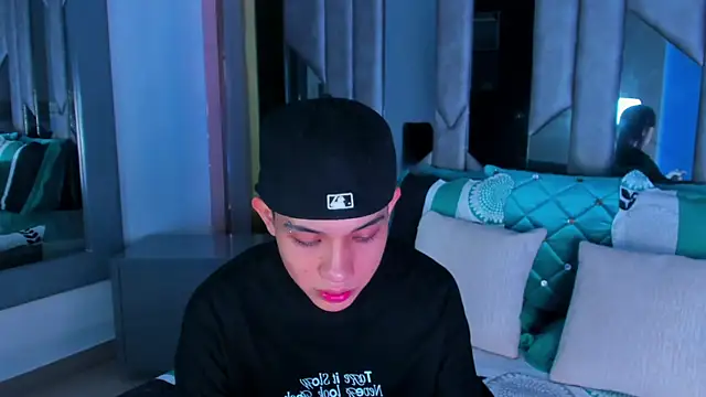 Sebax Young online show from March 29, 2026, 8:32 pm