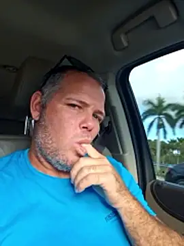 cubanitofeliz40 online show from January 5, 2026, 8:45 pm