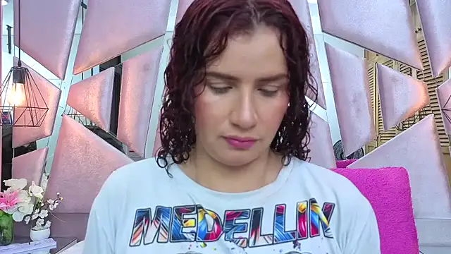 ThaliaCross online show from January 17, 2026, 7:50 pm