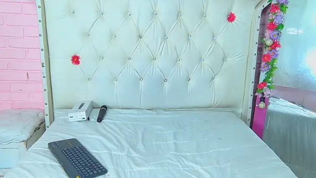 Snapshot of Vanessa_frost chatting on October 13, 2025, 11:12 am Vanessa frost online show from October 13, 2025, 11:12 am