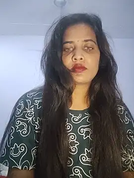 cute radhikaa online show from May 31, 2026, 7:14 pm