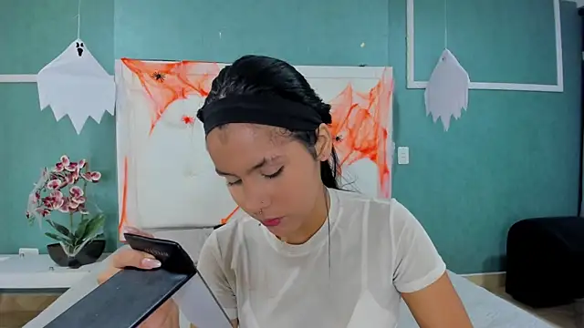 Snapshot of ania_gomez chatting on November 1, 2025, 9:19 pm ania gomez online show from November 1, 2025, 9:19 pm