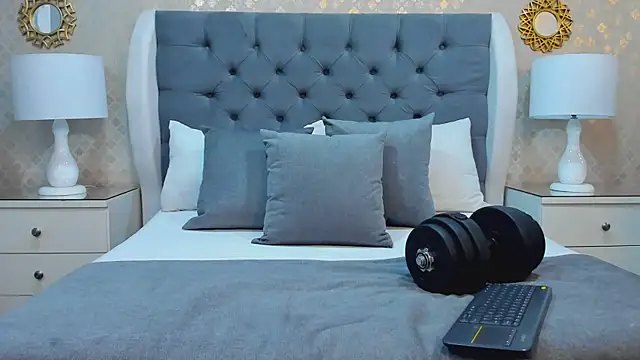 ZoeKrug online show from October 18, 2025, 11:56 am