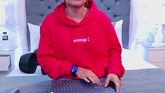 ZoeKrug online show from January 16, 2026, 1:04 pm