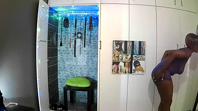 Snapshot of BaDSubMiss chatting on October 1, 2025, 4:06 am BaDSubMiss online show from October 1, 2025, 4:06 am