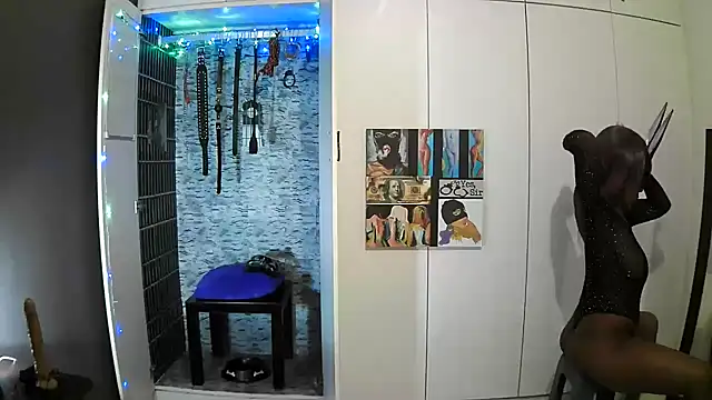 Snapshot of BaDSubMiss chatting on September 23, 2025, 4:19 am BaDSubMiss online show from September 23, 2025, 4:19 am