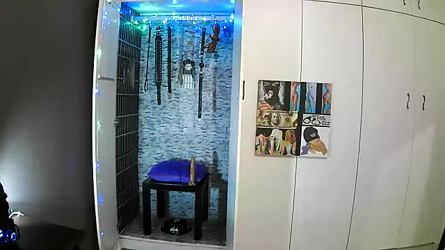 Snapshot of BaDSubMiss chatting on October 17, 2025, 4:27 am BaDSubMiss online show from October 17, 2025, 4:27 am