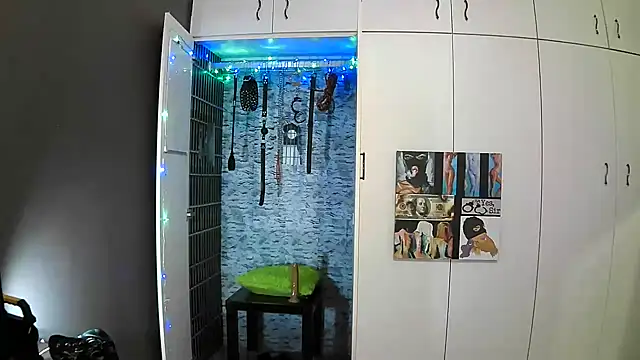 Snapshot of BaDSubMiss chatting on October 9, 2025, 4:02 am BaDSubMiss online show from October 9, 2025, 4:02 am