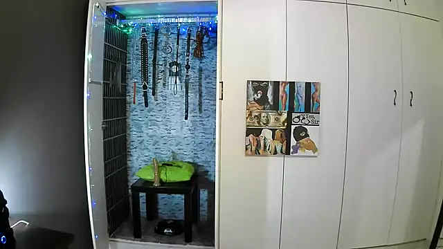 Snapshot of BaDSubMiss chatting on October 12, 2025, 4:14 am BaDSubMiss online show from October 12, 2025, 4:14 am