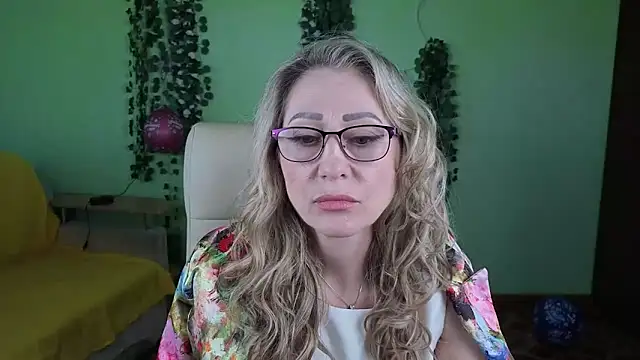 Snapshot of Habibi_Honeyy chatting on October 1, 2025, 11:03 am Habibi Honeyy online show from October 1, 2025, 11:03 am