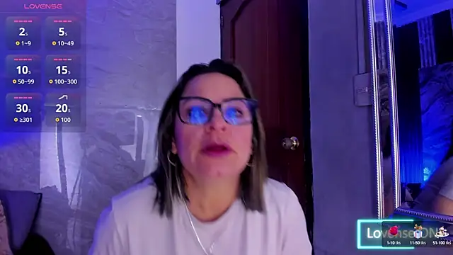 Snapshot of Agatha_Pleasure chatting on October 8, 2025, 11:34 am Agatha Pleasure online show from October 8, 2025, 11:34 am