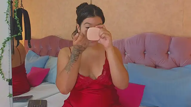 KARINAJTORRES online show from April 4, 2026, 11:33 pm