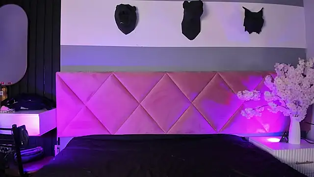 Bella Williiams online show from November 15, 2025, 12:20 pm