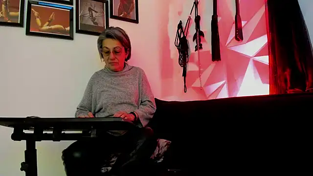 Snapshot of MistressNyx_cg chatting on October 14, 2025, 2:17 pm MistressNyx cg online show from October 14, 2025, 2:17 pm