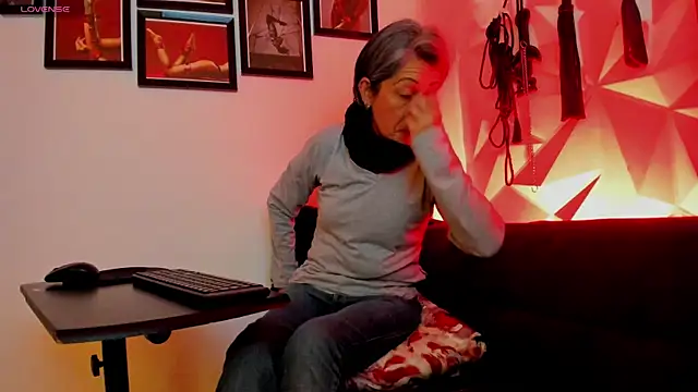 Snapshot of MistressNyx_cg chatting on October 8, 2025, 2:18 pm MistressNyx cg online show from October 8, 2025, 2:18 pm