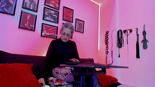 Snapshot of MistressNyx_cg chatting on November 6, 2025, 3:27 pm MistressNyx cg online show from November 6, 2025, 3:27 pm