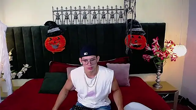 ethan rodgers online show from October 31, 2025, 7:54 pm