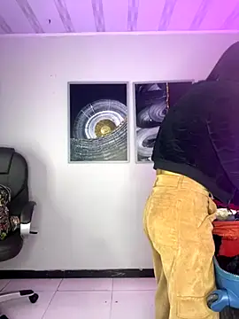 ElisaPeters online show from October 14, 2025, 4:35 am