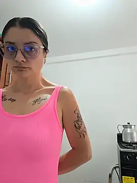 Snapshot of Coralinne__ chatting on July 17, 2026, 4:04 pm Coralinne online show from July 17, 2026, 4:04 pm