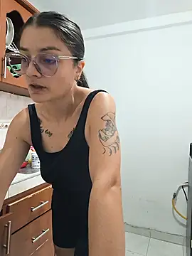 Snapshot of Coralinne__ chatting on July 9, 2026, 3:44 pm Coralinne online show from July 9, 2026, 3:44 pm