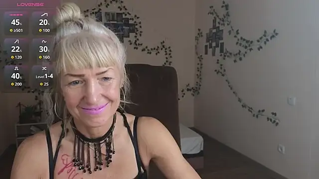 Snapshot of Laura_Gol chatting on October 27, 2025, 1:01 pm Laura Gol online show from October 27, 2025, 1:01 pm