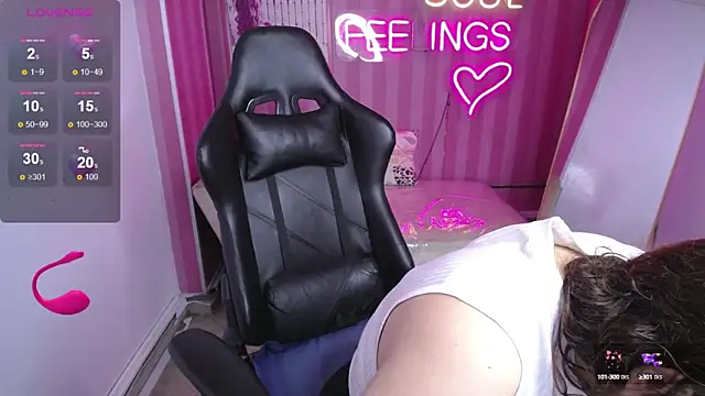 Snapshot of _Evoni_b chatting on September 18, 2025, 7:39 pm Evoni b online show from September 18, 2025, 7:39 pm