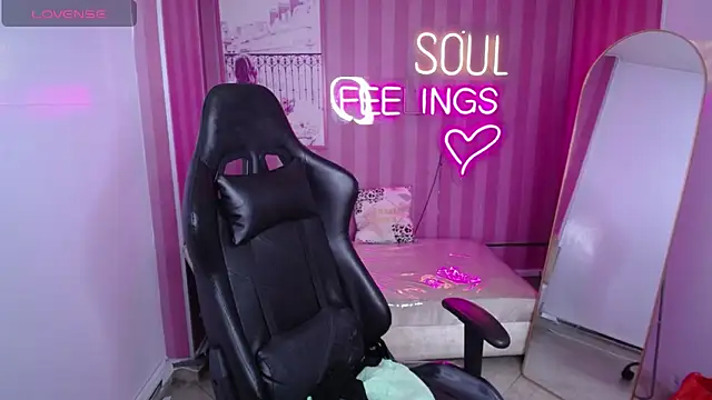 Snapshot of _Evoni_b chatting on September 16, 2025, 7:48 pm Evoni b online show from September 16, 2025, 7:48 pm