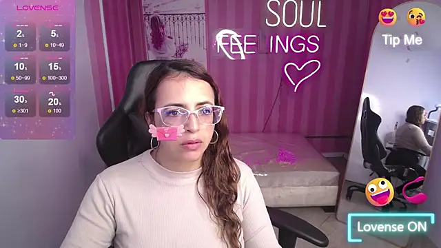 Snapshot of _Evoni_b chatting on September 19, 2025, 12:42 pm Evoni b online show from September 19, 2025, 12:42 pm