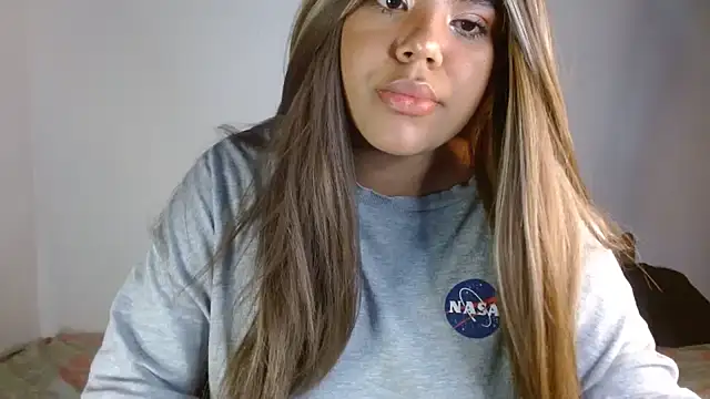 samantha-pettie online show from October 1, 2025, 10:24 pm