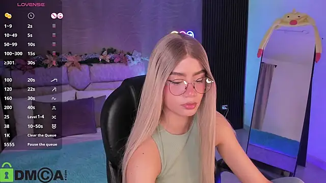 Arinextdoor online show from December 19, 2025, 9:17 pm