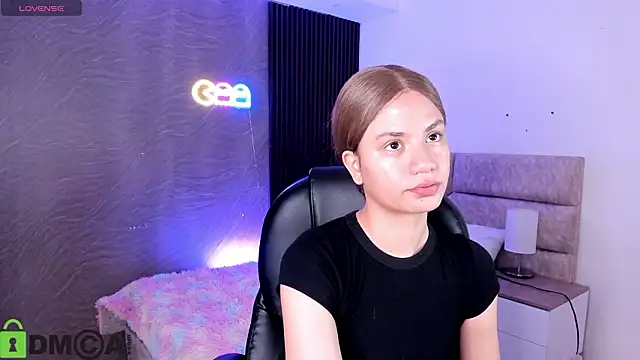 Snapshot of Arinextdoor chatting on February 28, 2026, 3:28 am Arinextdoor online show from February 28, 2026, 3:28 am