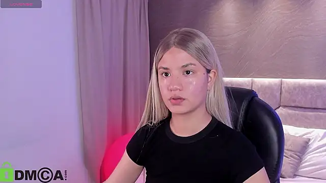 Snapshot of Arinextdoor chatting on February 1, 2026, 2:32 am Arinextdoor online show from February 1, 2026, 2:32 am