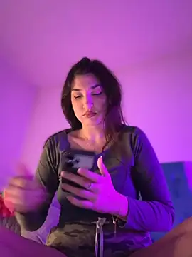 Snapshot of ScarletBloom_ chatting on November 1, 2025, 5:07 pm ScarletBloom online show from November 1, 2025, 5:07 pm