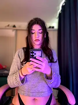 Snapshot of ScarletBloom_ chatting on October 5, 2025, 1:13 pm ScarletBloom online show from October 5, 2025, 1:13 pm