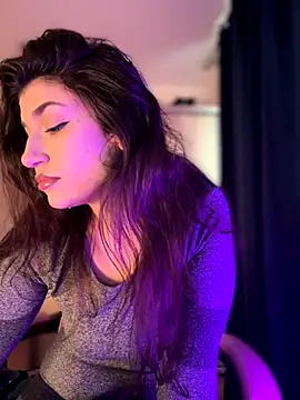 Snapshot of ScarletBloom_ chatting on October 3, 2025, 11:23 am ScarletBloom online show from October 3, 2025, 11:23 am