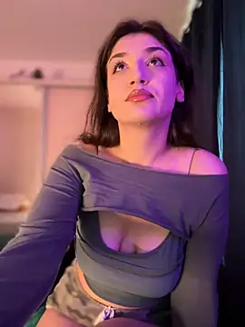 Snapshot of ScarletBloom_ chatting on October 16, 2025, 7:05 am ScarletBloom online show from October 16, 2025, 7:05 am