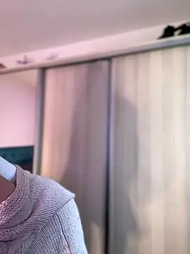 Snapshot of ScarletBloom_ chatting on October 8, 2025, 1:45 pm ScarletBloom online show from October 8, 2025, 1:45 pm