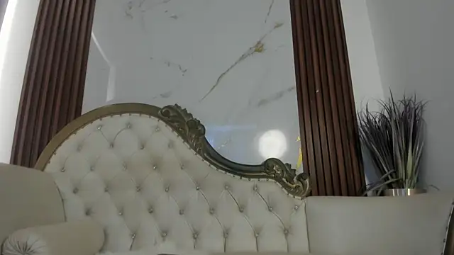 Snapshot of CoralieBronson chatting on October 5, 2025, 12:40 pm CoralieBronson online show from October 5, 2025, 12:40 pm