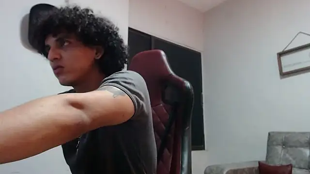 Snapshot of Xfire_boy69 chatting on October 16, 2025, 3:15 am Xfire boy69 online show from October 16, 2025, 3:15 am