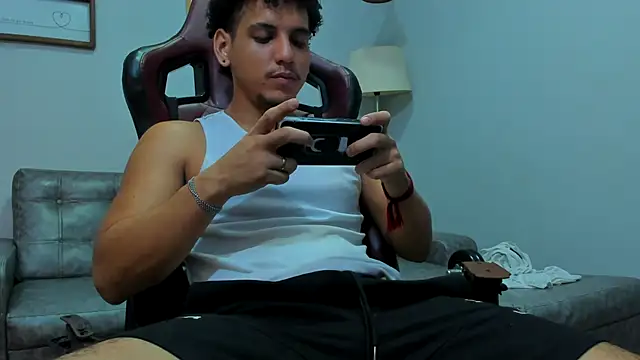 Xfire boy69 online show from December 18, 2025, 5:06 pm