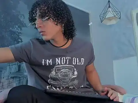 Xfire boy69 online show from November 14, 2025, 2:43 pm