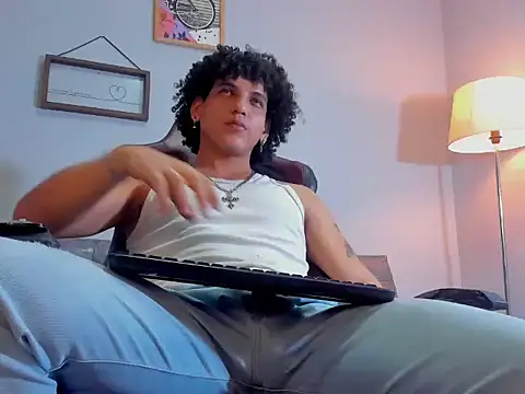 Snapshot of Xfire_boy69 chatting on September 29, 2025, 4:12 pm Xfire boy69 online show from September 29, 2025, 4:12 pm