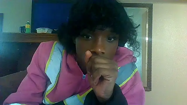 Snapshot of OUCH_CHARR_LEE chatting on June 3, 2026, 12:39 pm OUCH CHARR LEE online show from June 3, 2026, 12:39 pm