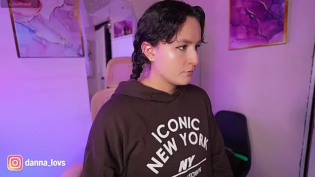 Dannaa Lovs online show from April 8, 2026, 10:50 am