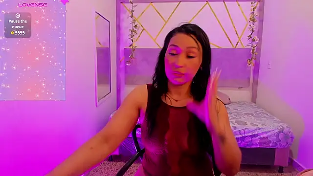 IvyShine7 online show from December 5, 2025, 7:34 pm