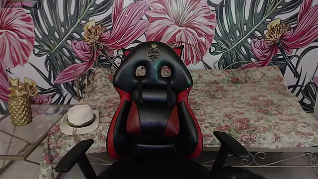 Snapshot of Nina_harper_ chatting on October 29, 2025, 7:57 pm Nina harper  online show from October 29, 2025, 7:57 pm