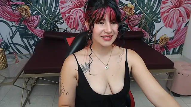 Snapshot of Nina_harper_ chatting on September 27, 2025, 8:04 pm Nina harper  online show from September 27, 2025, 8:04 pm