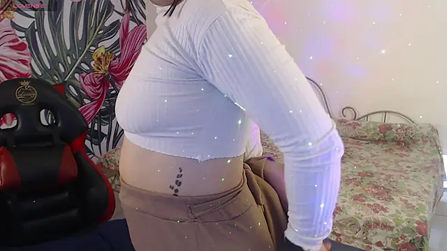 Snapshot of Nina_harper_ chatting on October 28, 2025, 8:08 pm Nina harper  online show from October 28, 2025, 8:08 pm