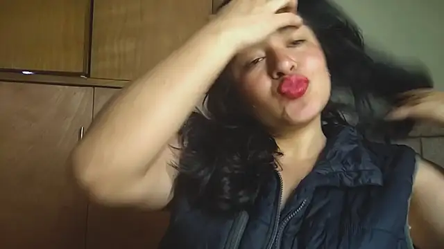 Snapshot of EmilyNoir1 chatting on September 11, 2025, 12:10 am EmilyNoir1 online show from September 11, 2025, 12:10 am