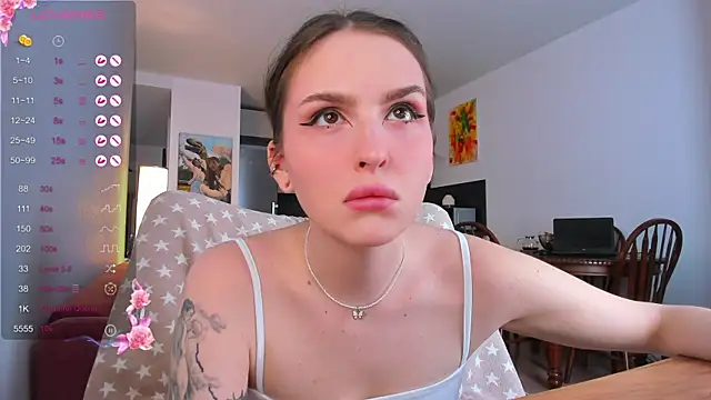 Snapshot of MilkyDana chatting on October 14, 2025, 10:05 am MilkyDana online show from October 14, 2025, 10:05 am